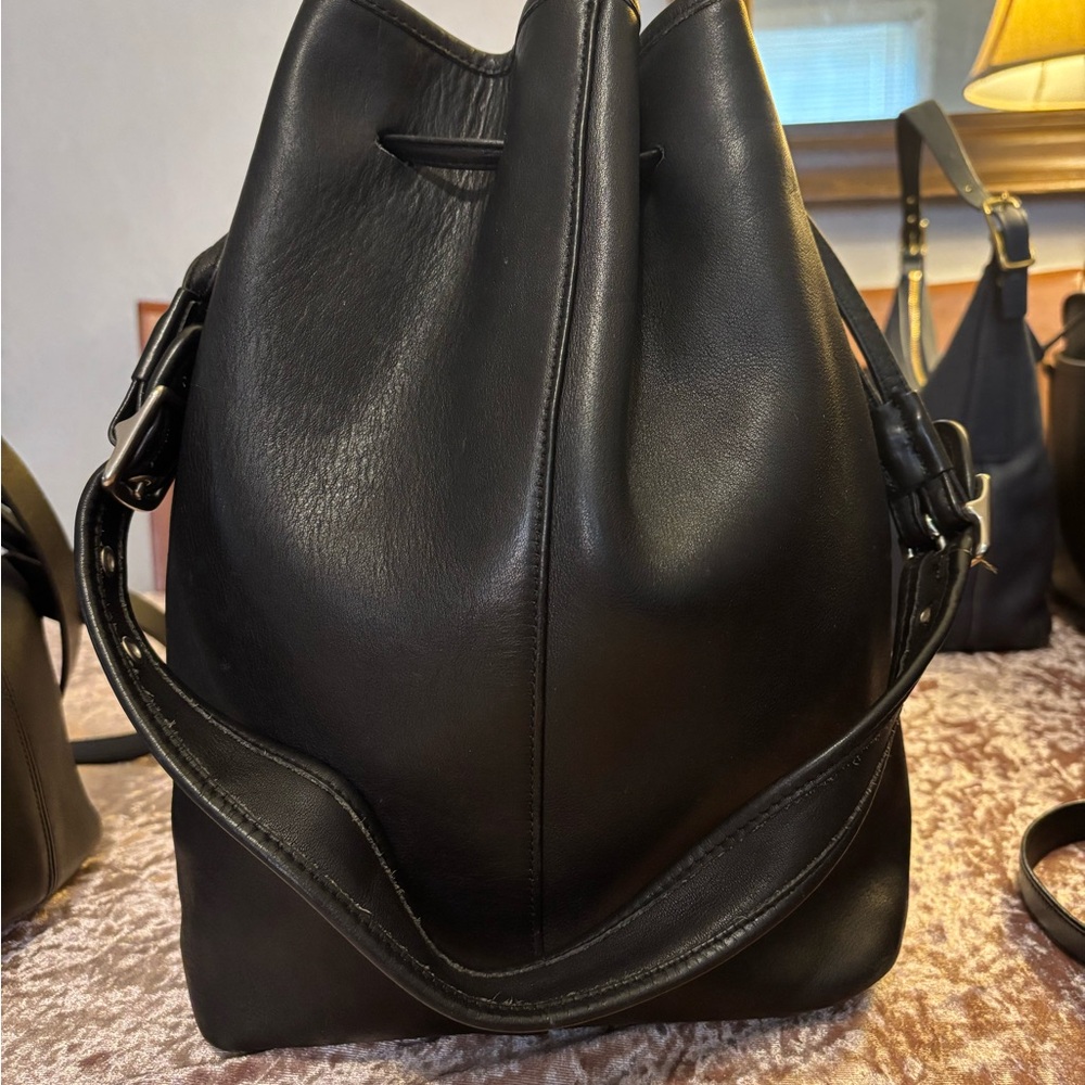 Vintage Coach Black Leather Shoulder Bag with Adjustable Strap